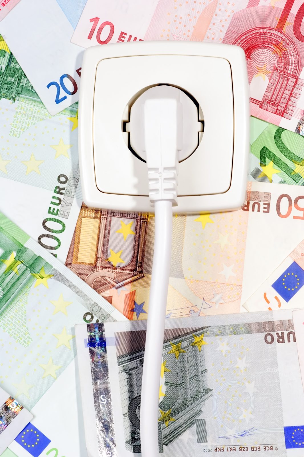 Kako so cene elektrike postale osrednja tema nedeljskih družinskih kosil